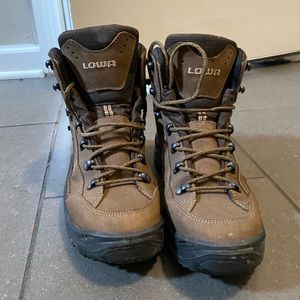 Lowa hiking boots. Worn once. Size 9.